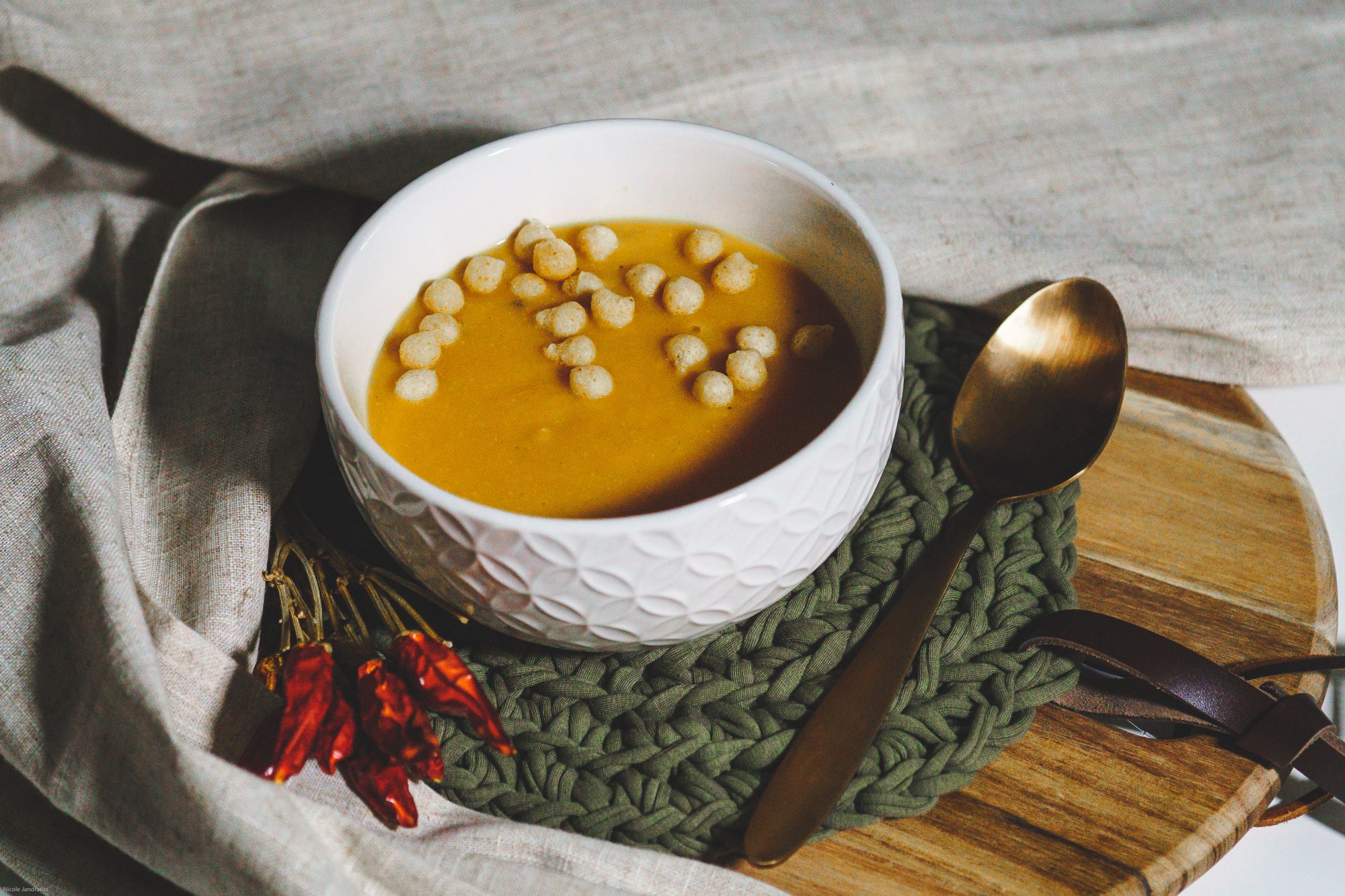 Vegane Karottensuppe mit Backerbsen