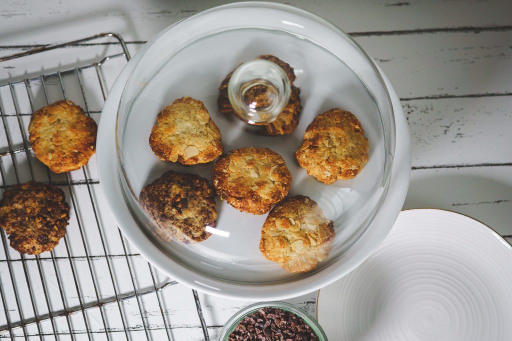 Vegane Cookies mit Marzipan und Schokolade