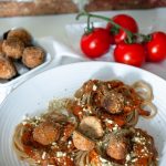 Spagetthi mit Tomatensauce und Tofubällchen