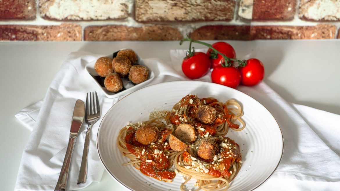 Spagetthi mit Tomatensauce und Tofubällchen