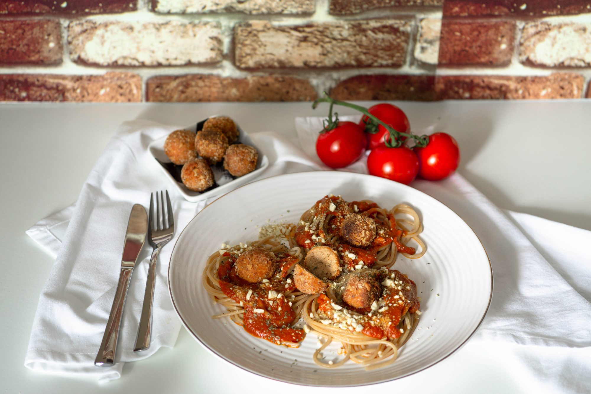 Spagetthi mit Tomatensauce und Tofubällchen